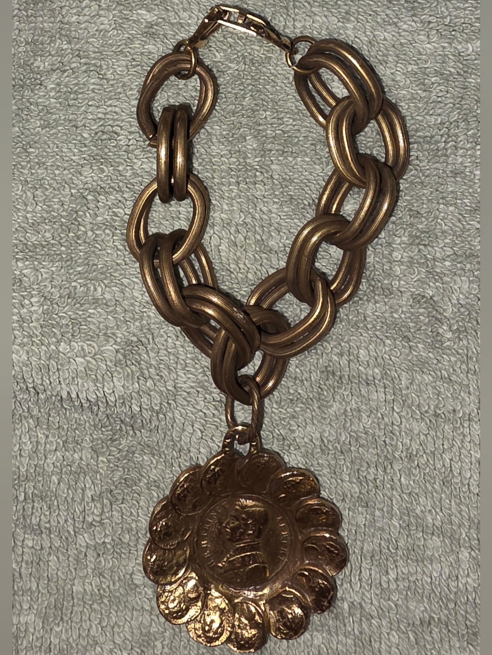 1940s Queen VICTORIA & PRINCE  ALBERT Coin Medallion 7inch BRACELET - Picture 4 of 4